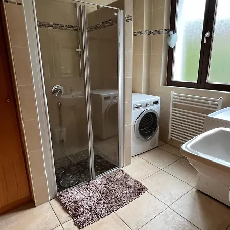 Gemuetliche 2-zimmer-privat-unterkunft Mit Kamin In Efh